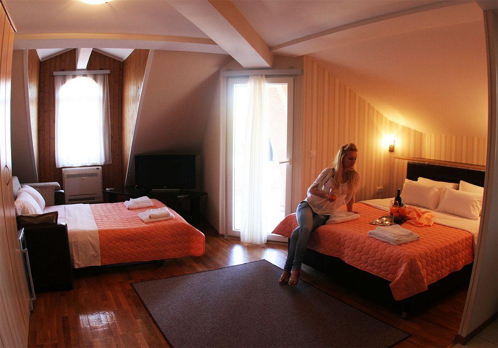 Hotel Orange Inn Skopje Esterno foto